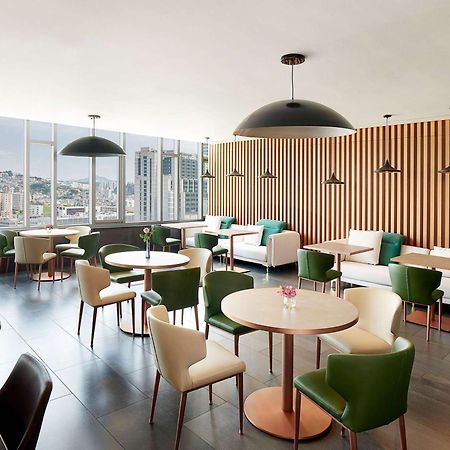 Novotel Ambassador Seoul Dongdaemun Hotels & Residences Exteriör bild The Club lounge at San Francisco International Airport