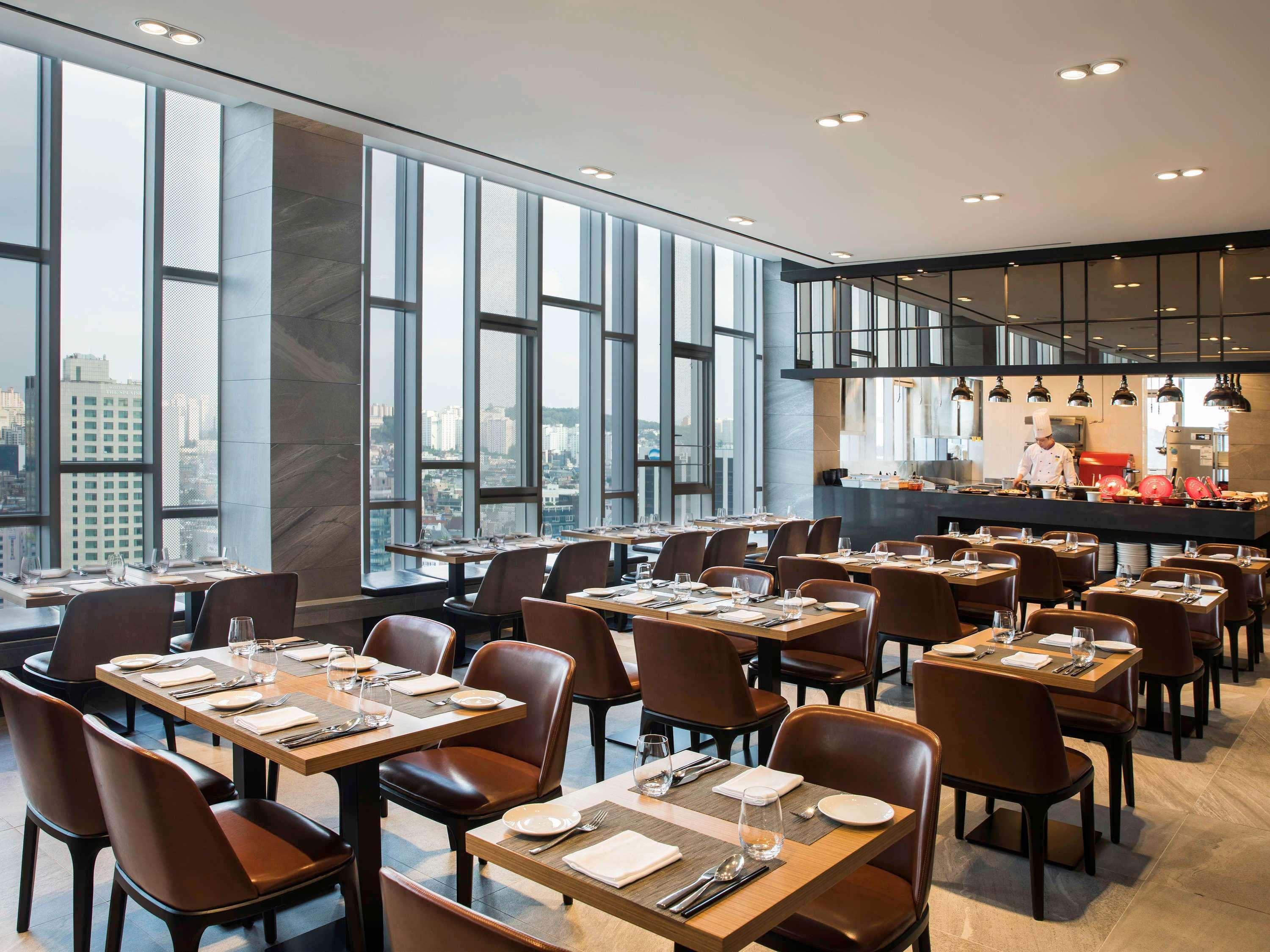 Novotel Ambassador Seoul Dongdaemun Hotels & Residences Exteriör bild The restaurant