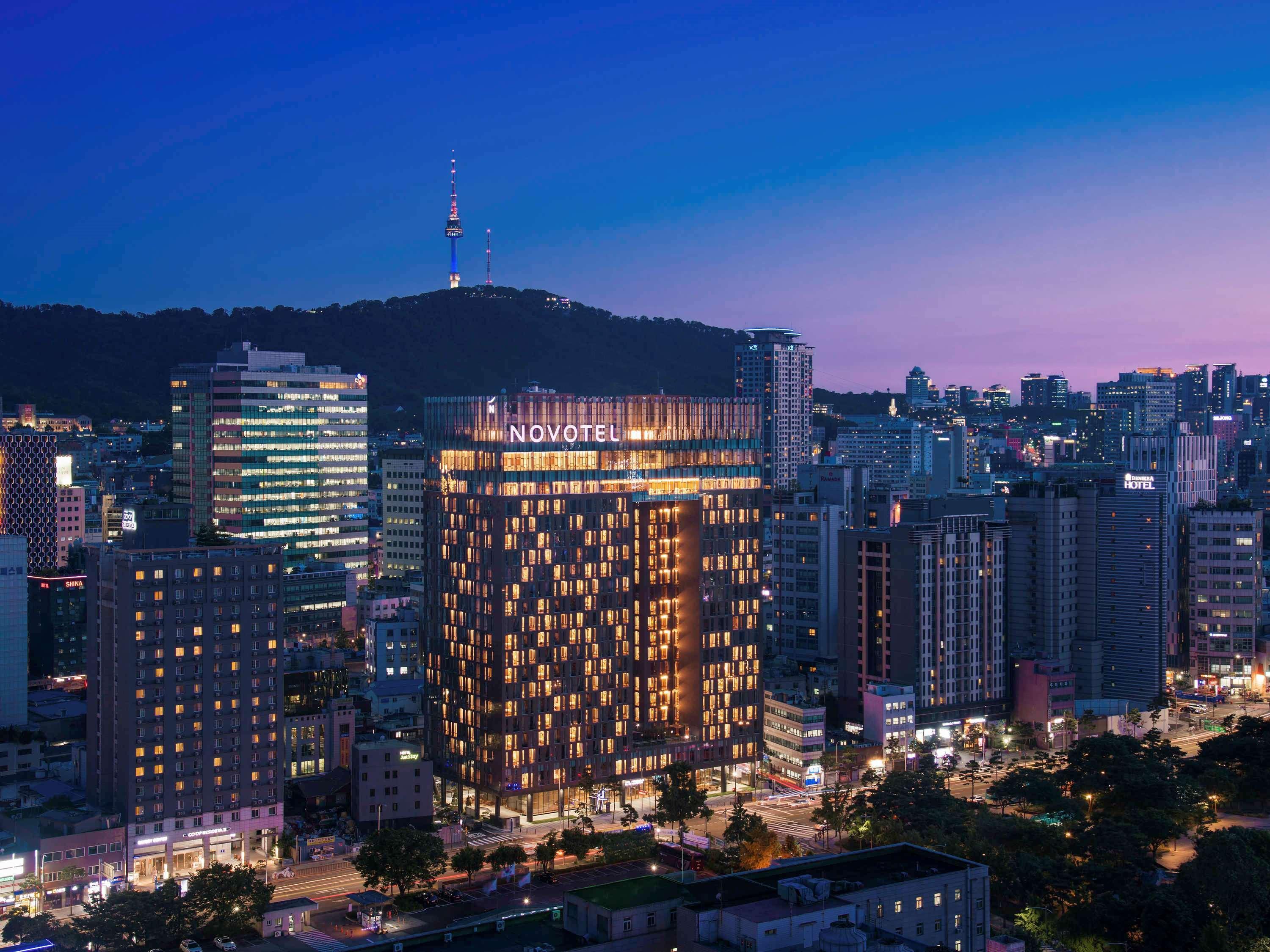Novotel Ambassador Seoul Dongdaemun Hotels & Residences Exteriör bild The Mira Hong Kong