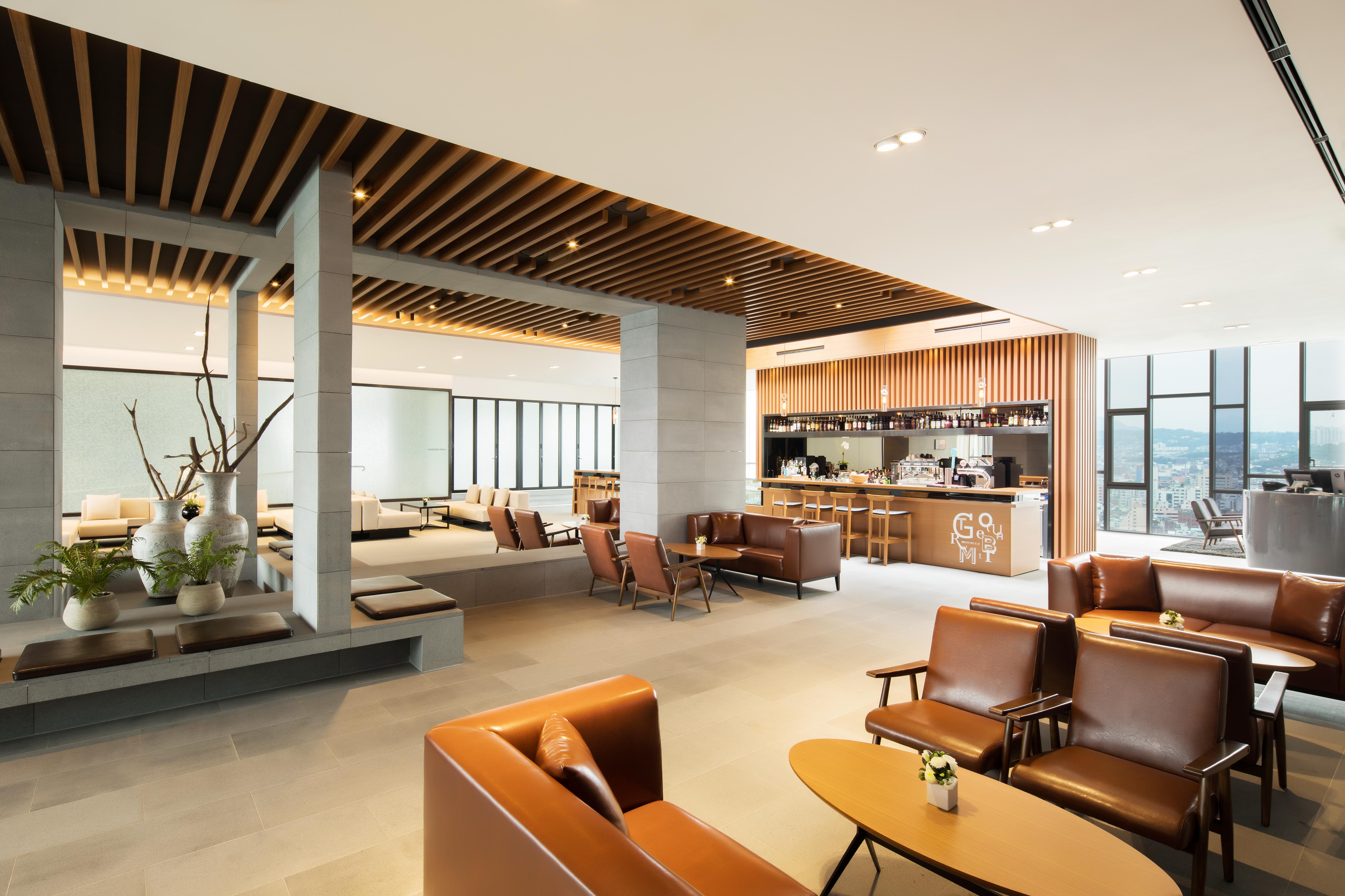 Novotel Ambassador Seoul Dongdaemun Hotels & Residences Exteriör bild The interior of the lounge