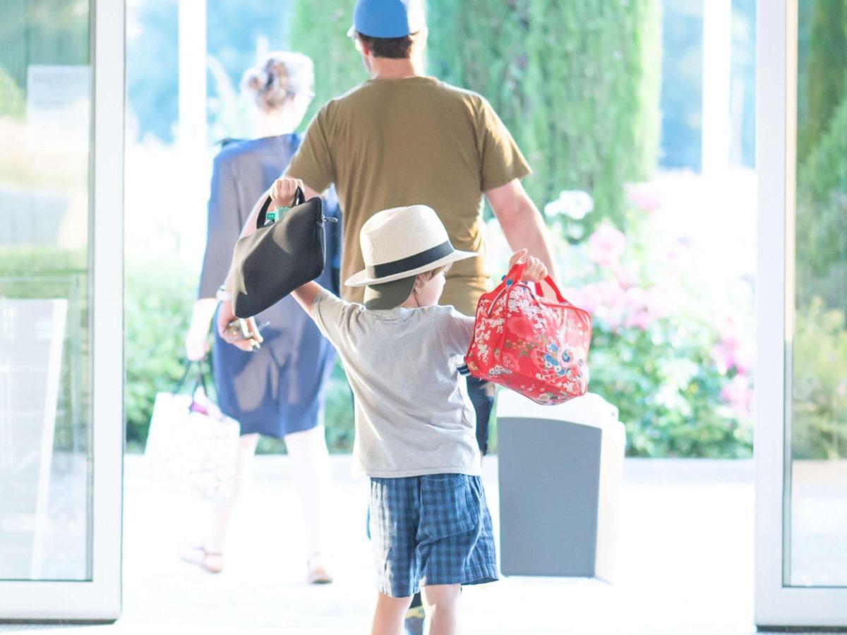 Novotel Ambassador Seoul Dongdaemun Hotels & Residences Exteriör bild Family shopping