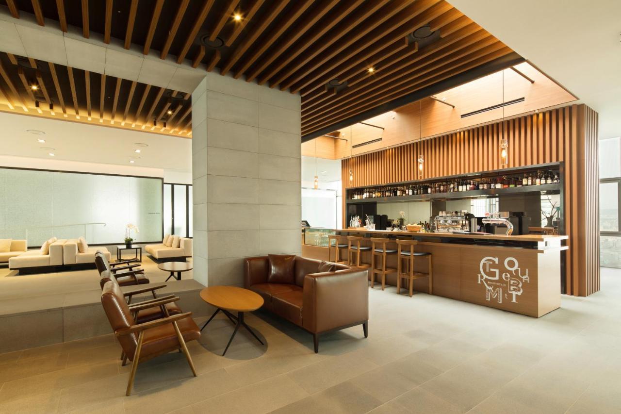 Novotel Ambassador Seoul Dongdaemun Hotels & Residences Exteriör bild The interior of the lounge